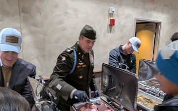 Fort Drum FMWR hosts Thanksgiving meal for the community