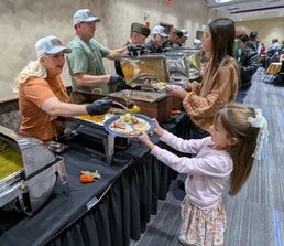 Fort Drum FMWR hosts Thanksgiving meal for the community