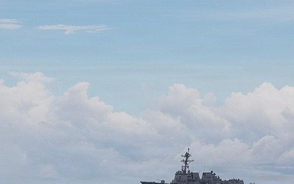 Wayne E. Meyer, Gridley Conduct Small Boat Operations