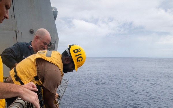 Wayne E. Meyer, Gridley Conduct Small Boat Operations