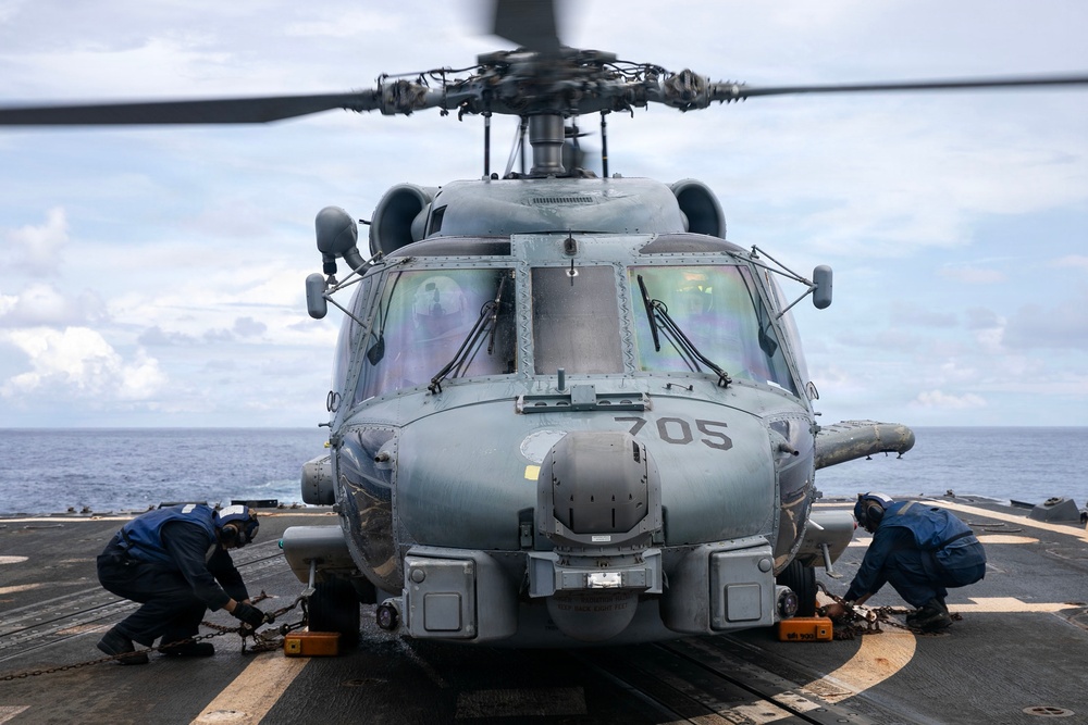 Wayne E. Meyer Conducts Flight Operations