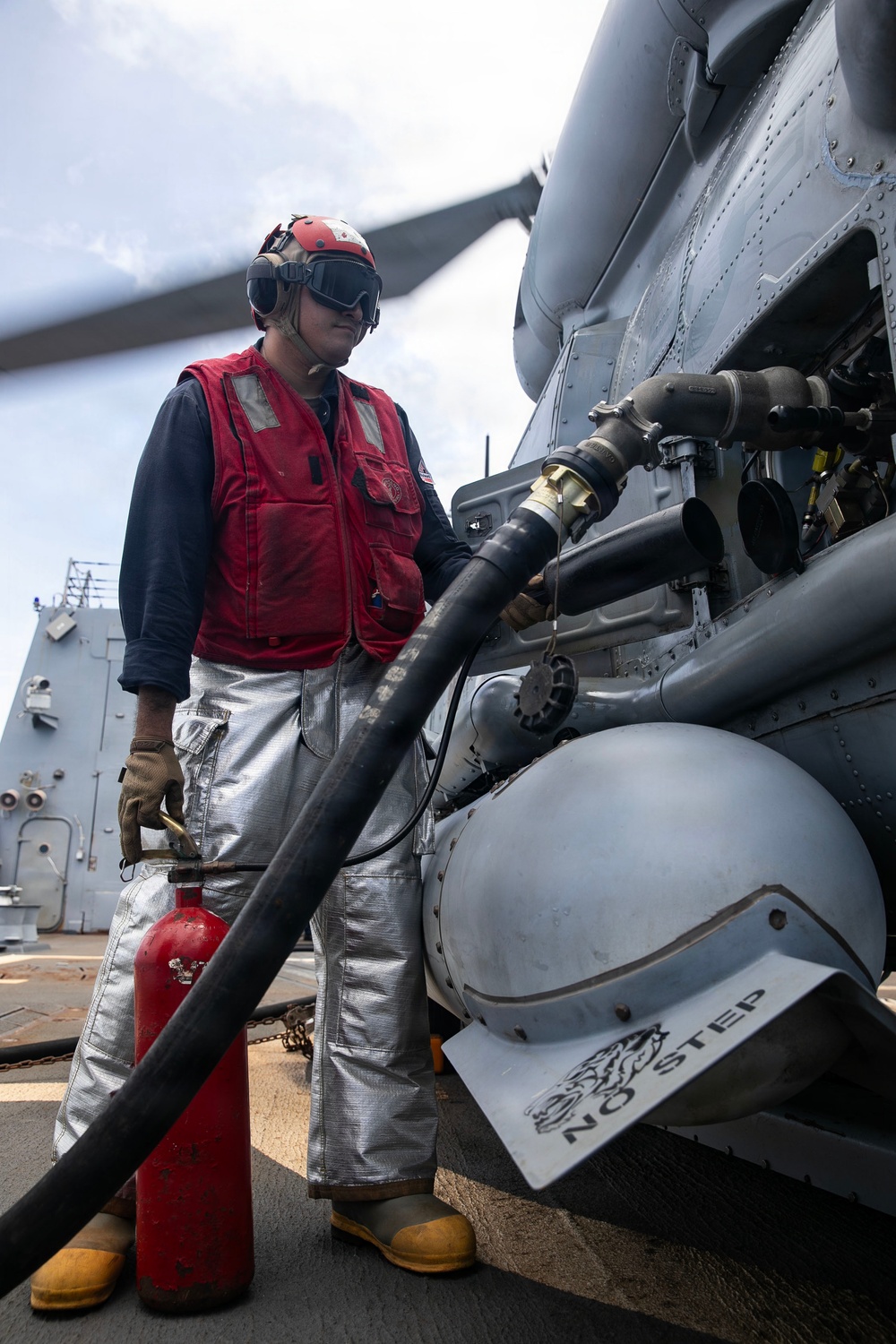 Wayne E. Meyer Conducts Flight Operations