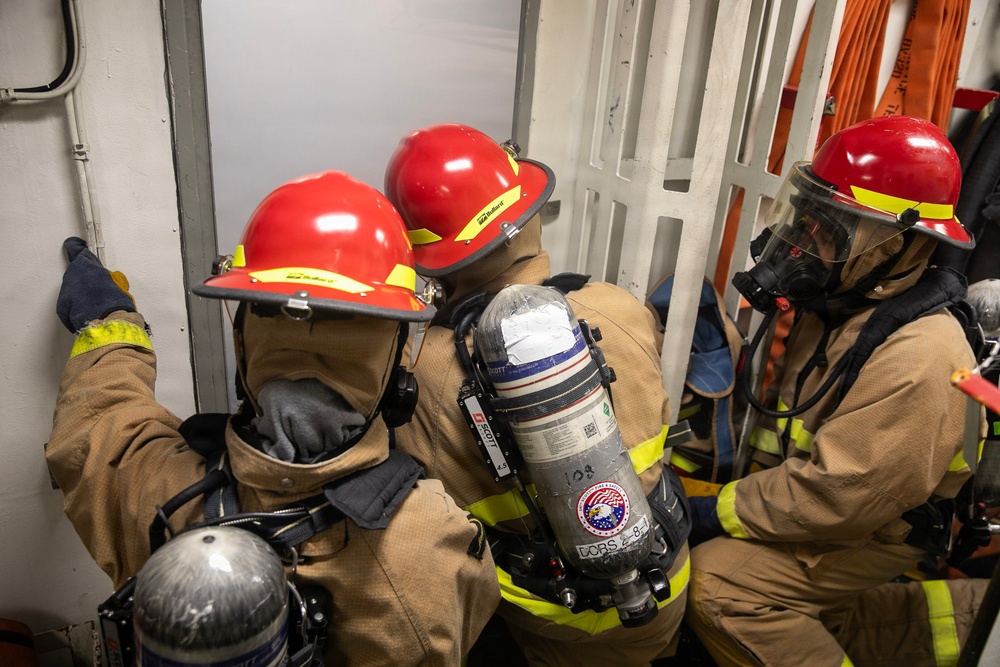 Wayne E. Meyer Conducts Damage Control Drill