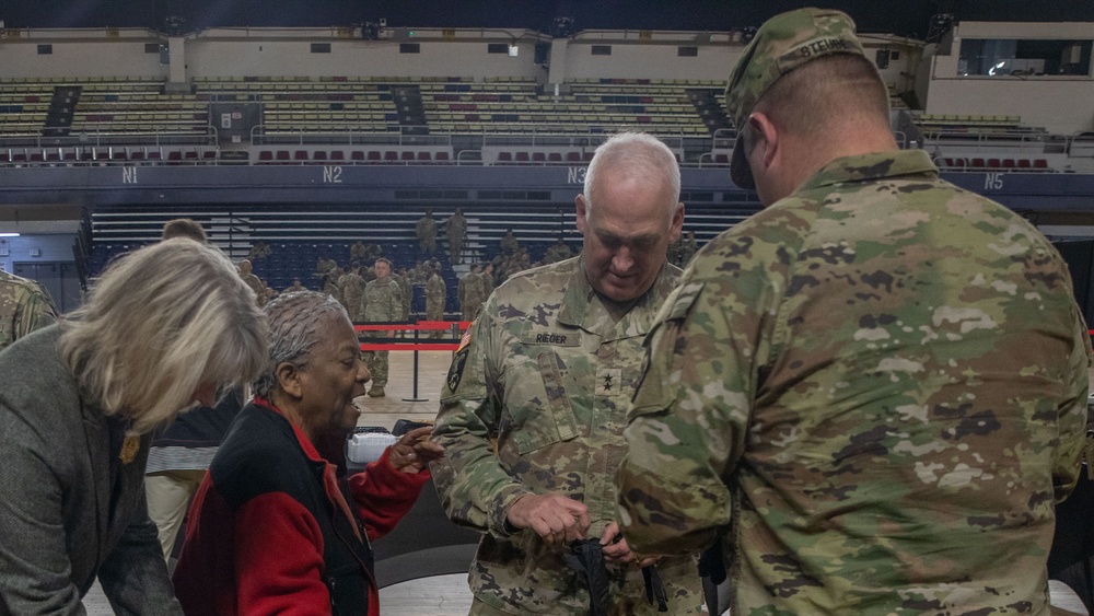 Giving Thanks: D.C. National Guard Leaders and Families Serve Holiday Meal