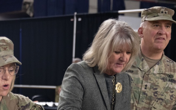 Giving Thanks: D.C. National Guard Leaders and Families Serve Holiday Meal