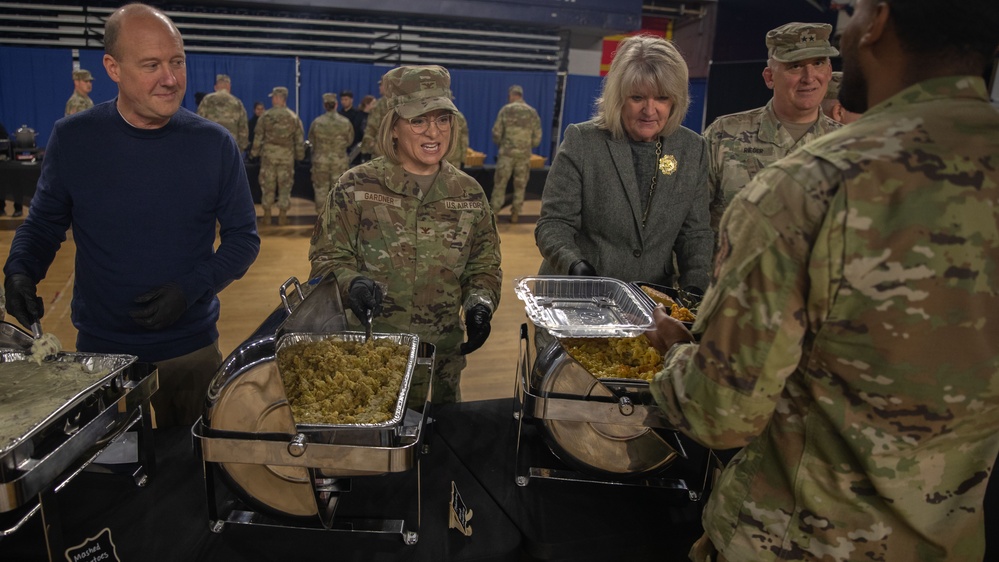 Giving Thanks: D.C. National Guard Leaders and Families Serve Holiday Meal