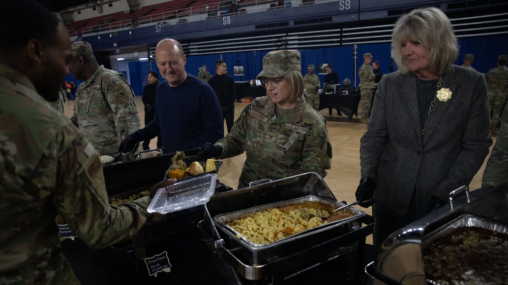 Giving Thanks: D.C. National Guard Leaders and Families Serve Holiday Meal