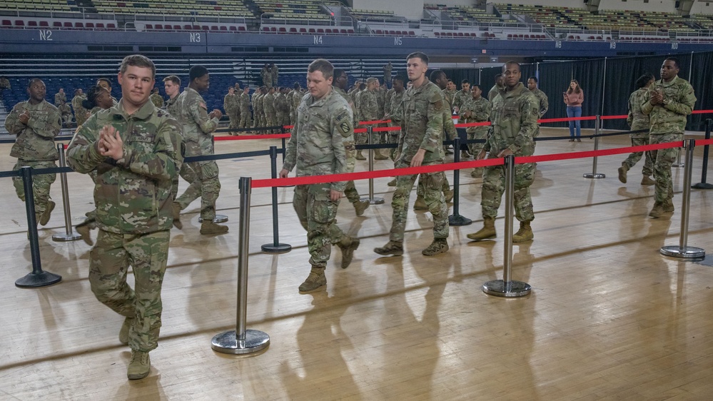 Giving Thanks: D.C. National Guard Leaders and Families Serve Holiday Meal