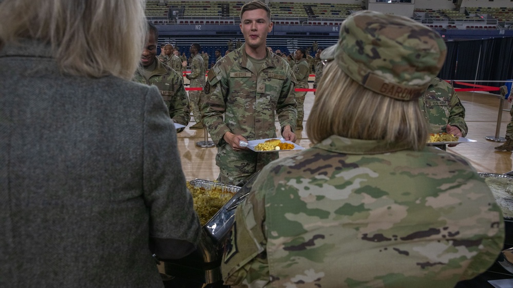 Giving Thanks: D.C. National Guard Leaders and Families Serve Holiday Meal