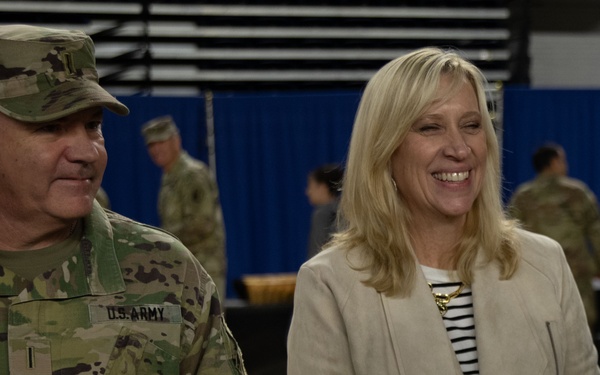 Giving Thanks: D.C. National Guard Leaders and Families Serve Holiday Meal