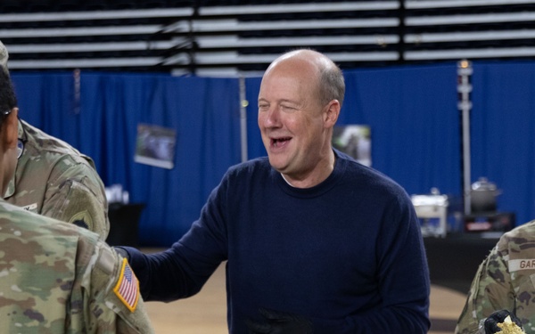 Giving Thanks: D.C. National Guard Leaders and Families Serve Holiday Meal