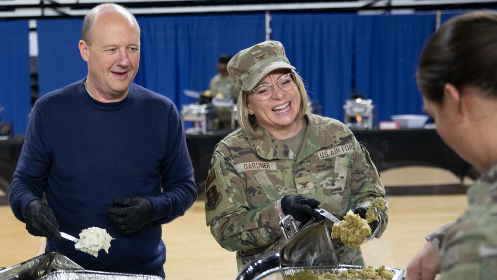 Giving Thanks: D.C. National Guard Leaders and Families Serve Holiday Meal