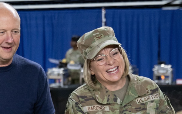 Giving Thanks: D.C. National Guard Leaders and Families Serve Holiday Meal