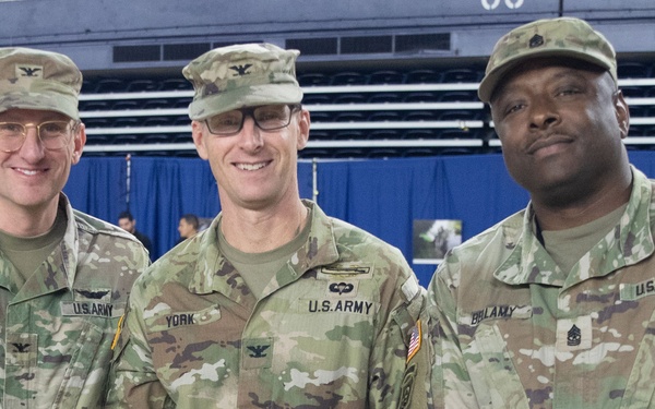 Giving Thanks: D.C. National Guard Leaders and Families Serve Holiday Meal