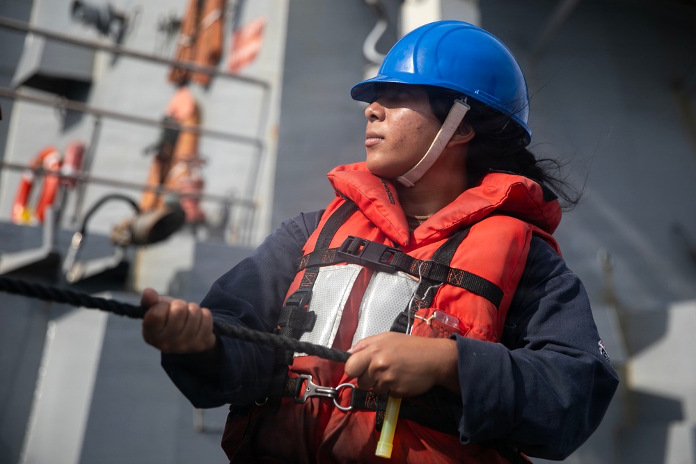 Wayne E. Meyer Conducts Replenishment-at-Sea