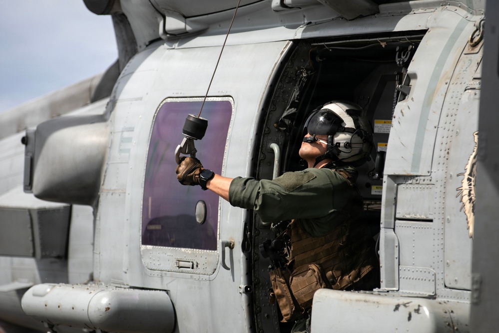 Wayne E. Meyer Conducts Flight Operations