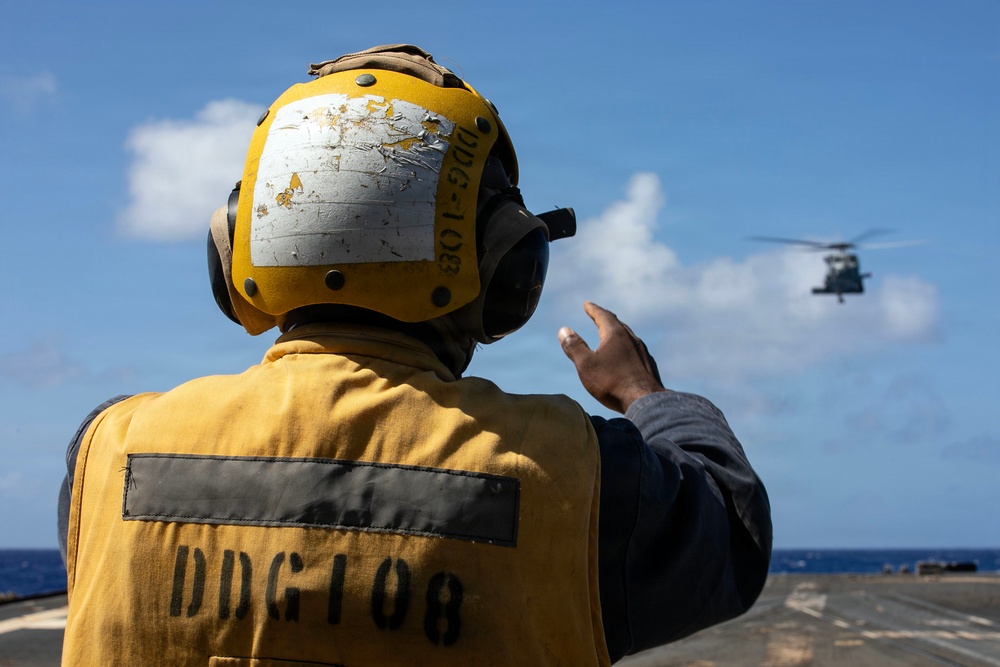 Wayne E. Meyer Conducts Flight Operations
