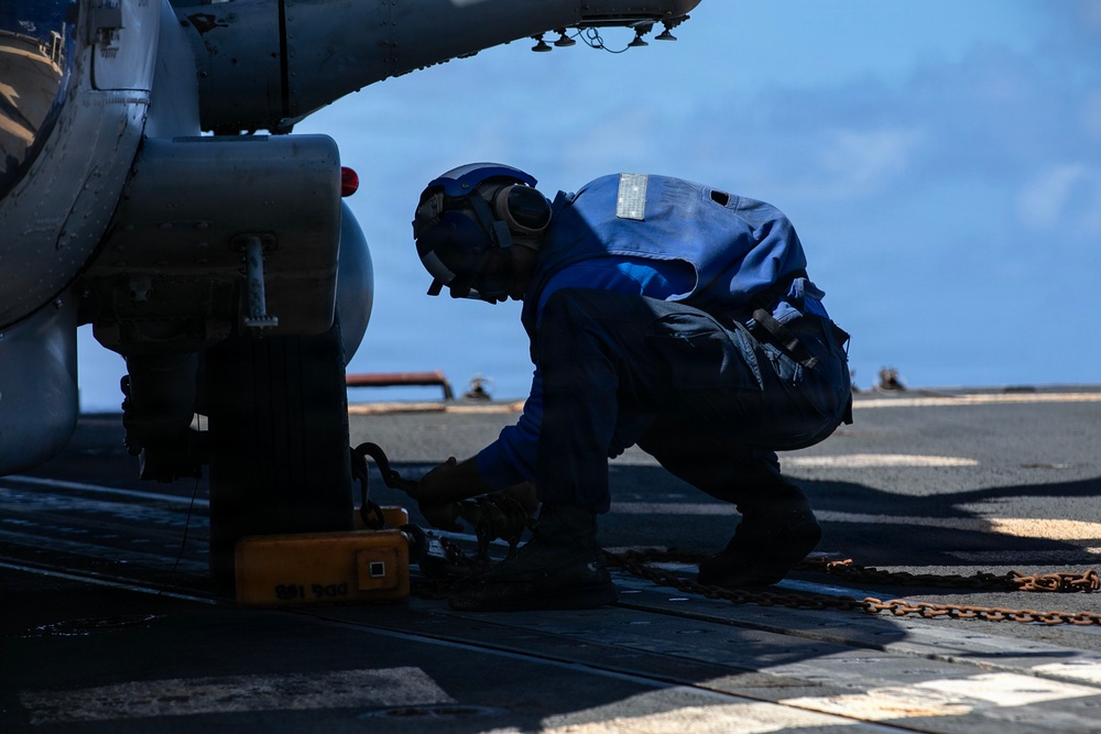 Wayne E. Meyer Conducts Flight Operations