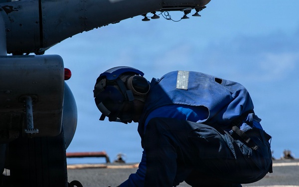 Wayne E. Meyer Conducts Flight Operations