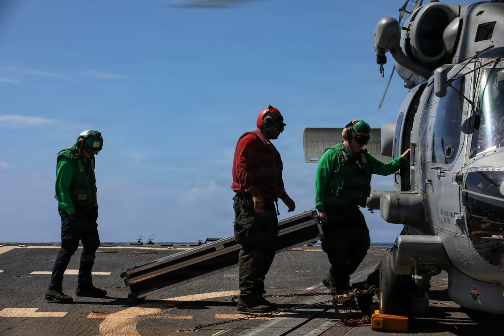 Wayne E. Meyer Conducts Flight Operations