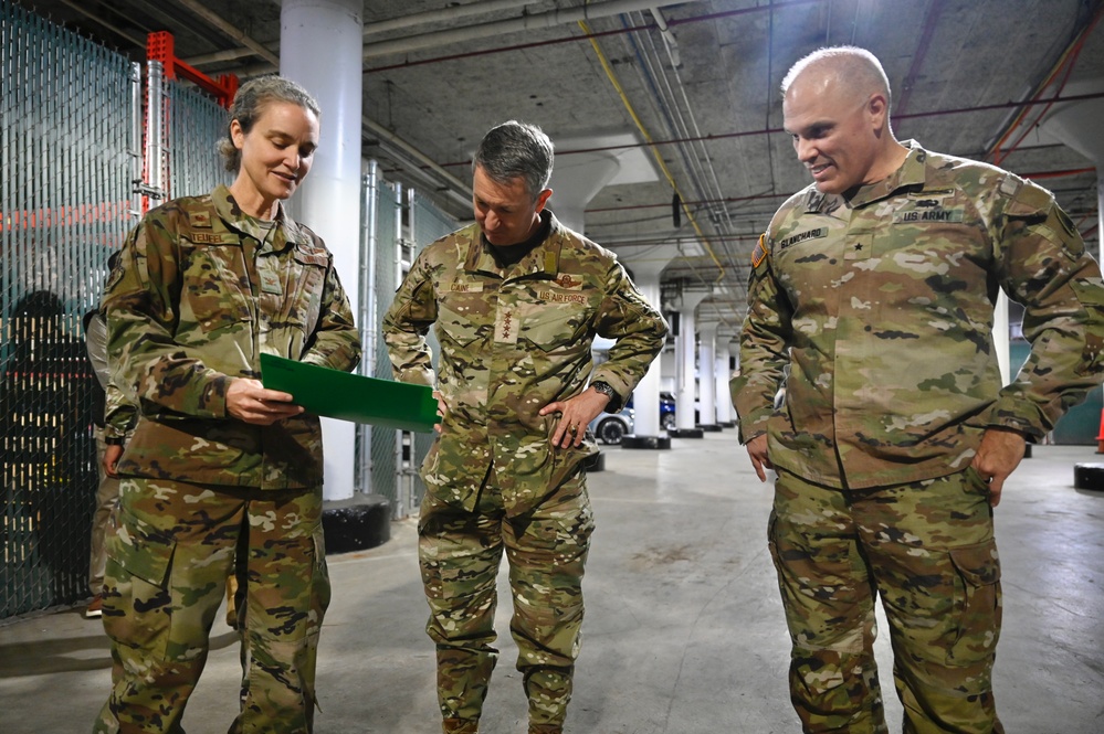 JTF-DC Leaders Serve Thanksgiving Meal to Soldiers and Airmen
