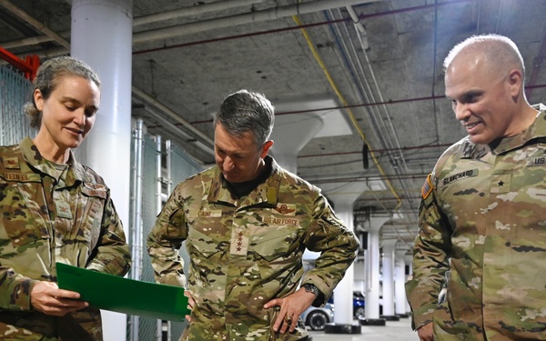 JTF-DC Leaders Serve Thanksgiving Meal to Soldiers and Airmen