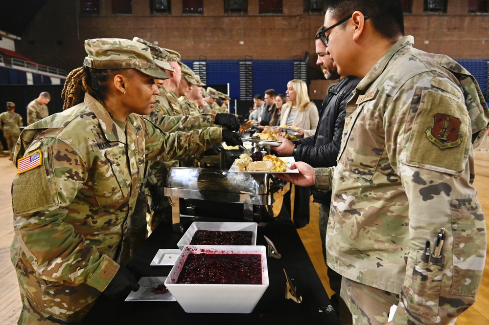 JTF-DC Leaders Serve Thanksgiving Meal to Soldiers and Airmen