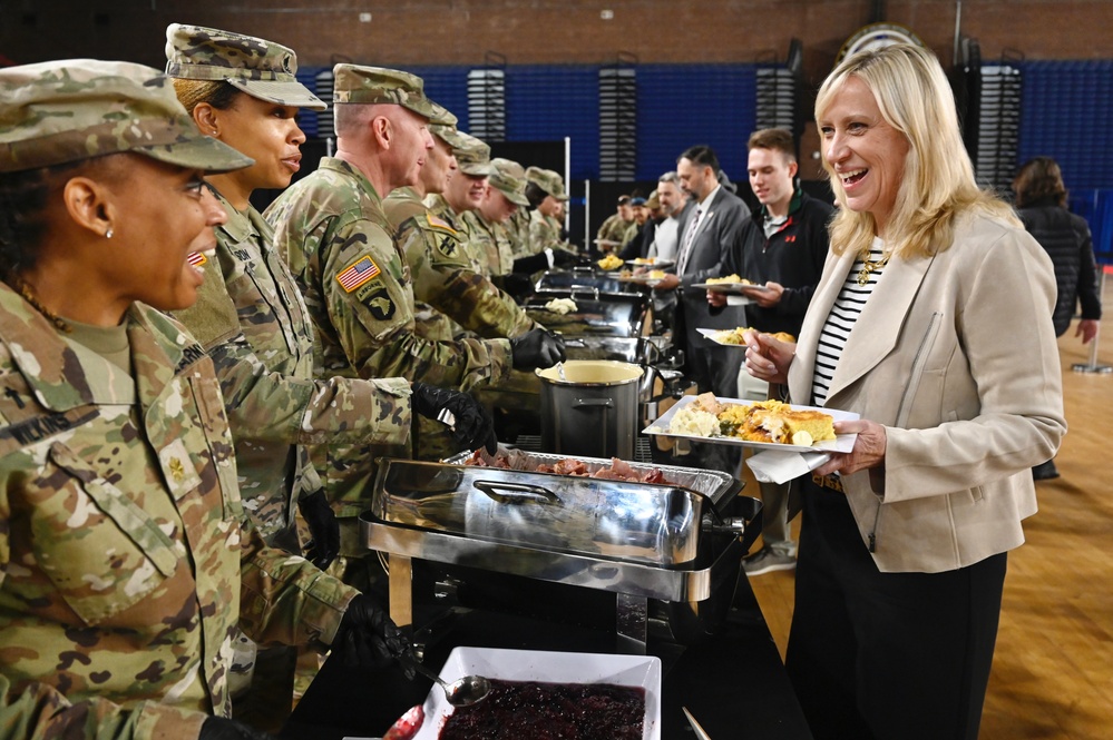 JTF-DC Leaders Serve Thanksgiving Meal to Soldiers and Airmen