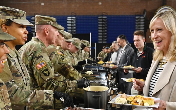 JTF-DC Leaders Serve Thanksgiving Meal to Soldiers and Airmen