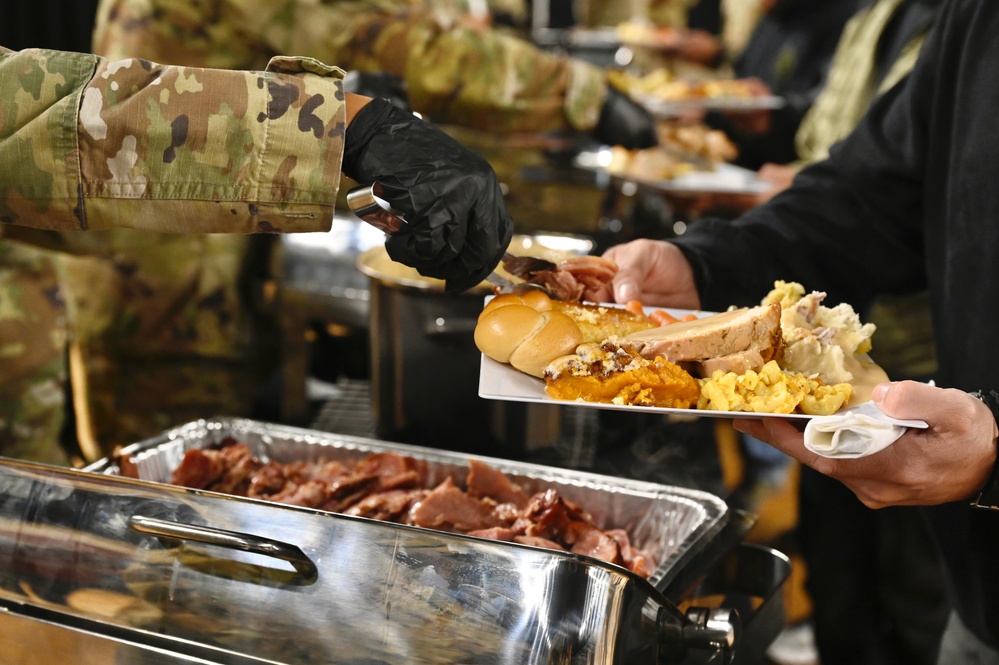 JTF-DC Leaders Serve Thanksgiving Meal to Soldiers and Airmen