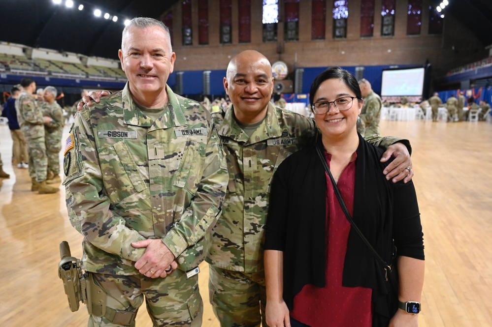 JTF-DC Leaders Serve Thanksgiving Meal to Soldiers and Airmen