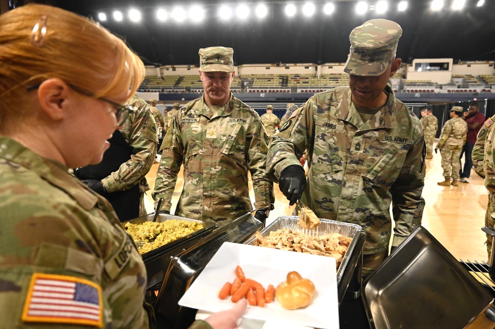 JTF-DC Leaders Serve Thanksgiving Meal to Soldiers and Airmen