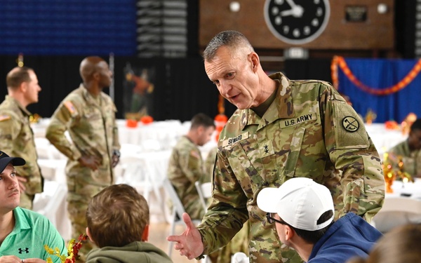 JTF-DC Leaders Serve Thanksgiving Meal to Soldiers and Airmen