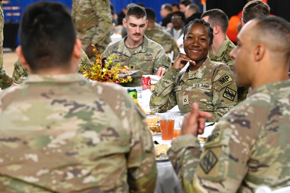 JTF-DC Leaders Serve Thanksgiving Meal to Soldiers and Airmen