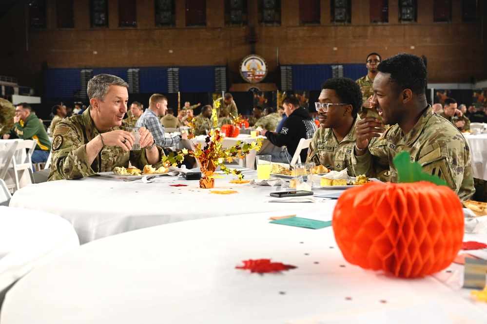 JTF-DC Leaders Serve Thanksgiving Meal to Soldiers and Airmen