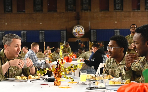 JTF-DC Leaders Serve Thanksgiving Meal to Soldiers and Airmen