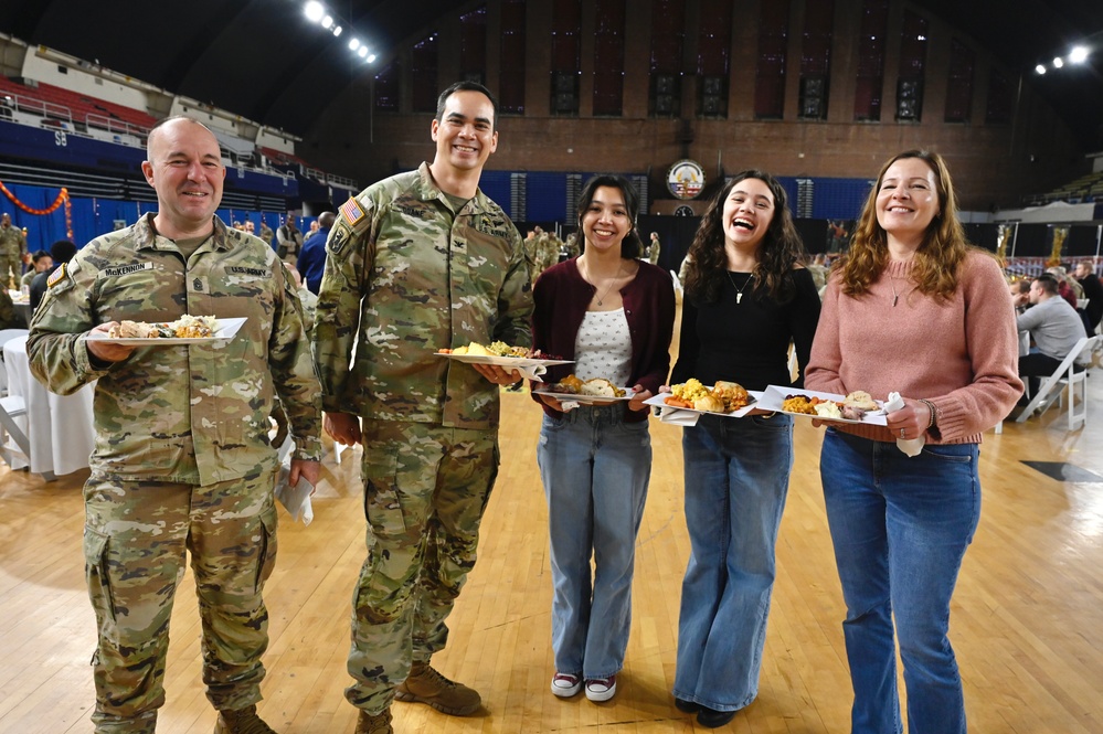 JTF-DC Leaders Serve Thanksgiving Meal to Soldiers and Airmen