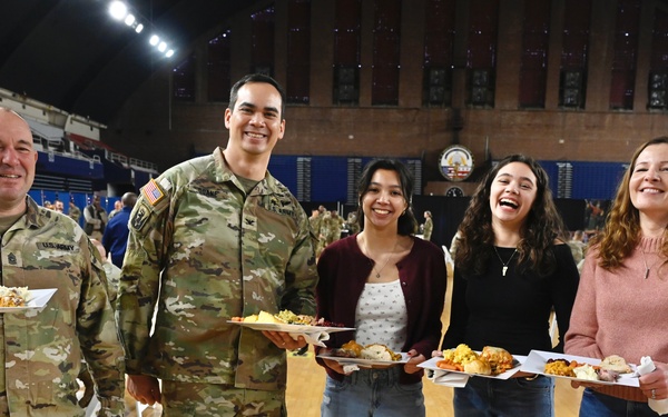 JTF-DC Leaders Serve Thanksgiving Meal to Soldiers and Airmen