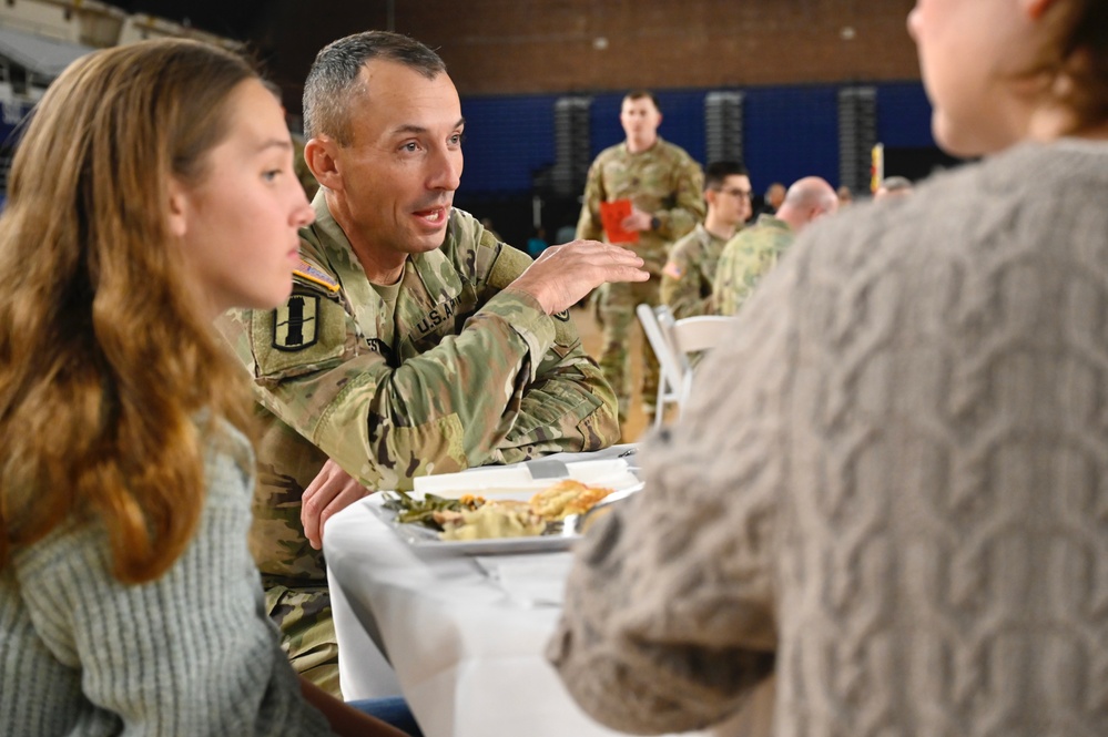 JTF-DC Leaders Serve Thanksgiving Meal to Soldiers and Airmen