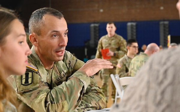 JTF-DC Leaders Serve Thanksgiving Meal to Soldiers and Airmen