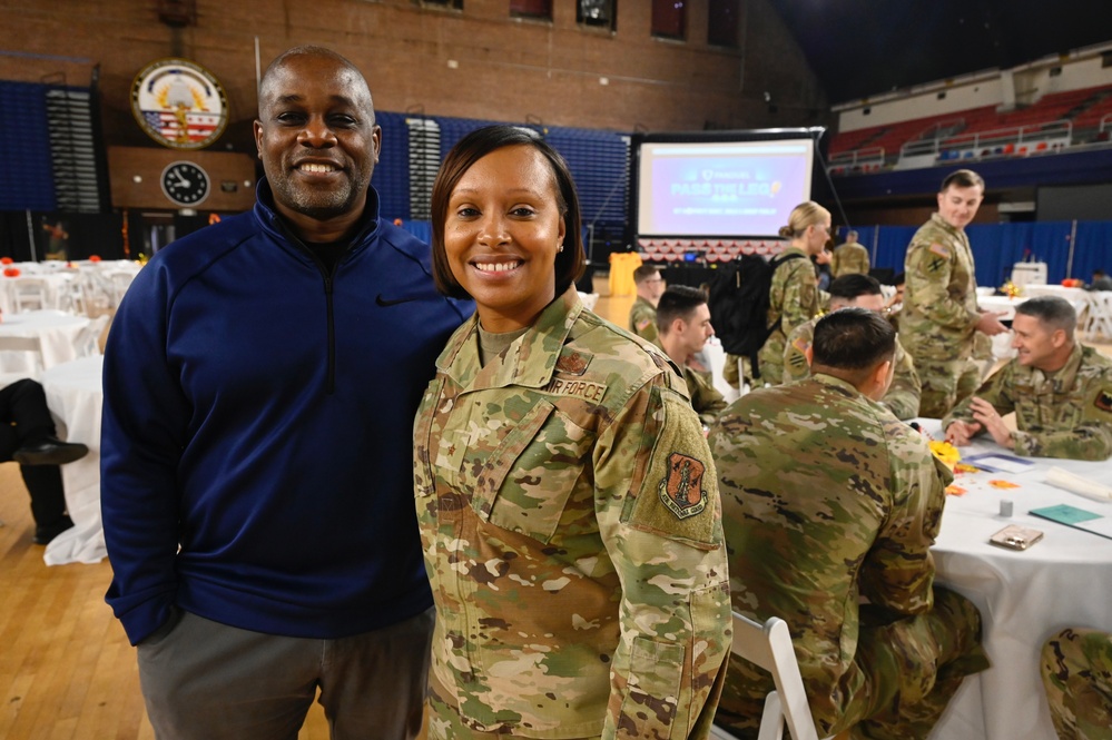 JTF-DC Leaders Serve Thanksgiving Meal to Soldiers and Airmen