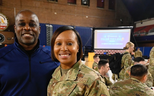 JTF-DC Leaders Serve Thanksgiving Meal to Soldiers and Airmen