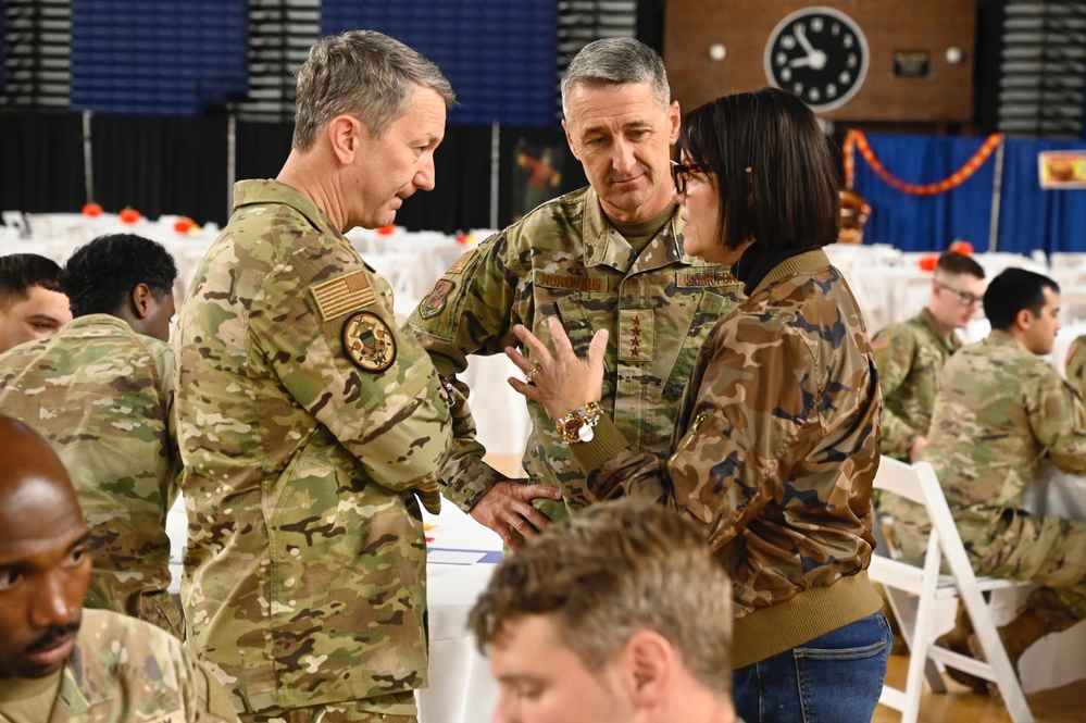 JTF-DC Leaders Serve Thanksgiving Meal to Soldiers and Airmen