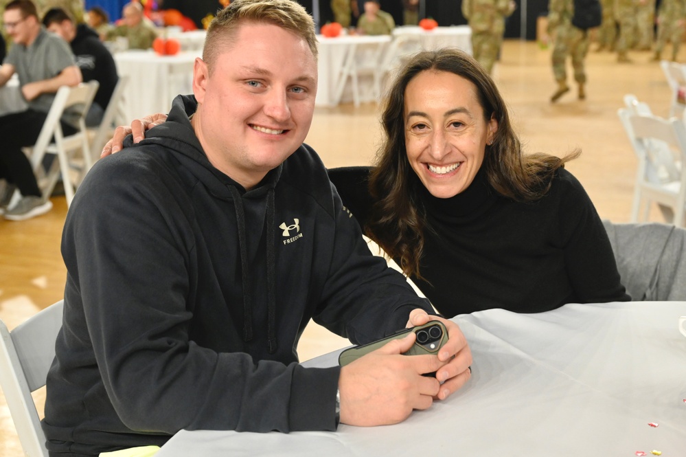 JTF-DC Leaders Serve Thanksgiving Meal to Soldiers and Airmen