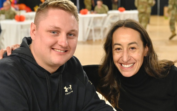 JTF-DC Leaders Serve Thanksgiving Meal to Soldiers and Airmen