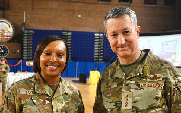 JTF-DC Leaders Serve Thanksgiving Meal to Soldiers and Airmen 