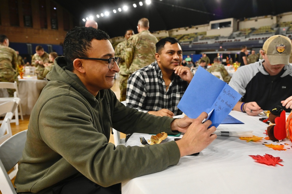 JTF-DC Leaders Serve Thanksgiving Meal to Soldiers and Airmen