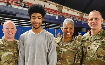 JTF-DC Leaders Serve Thanksgiving Meal to Soldiers and Airmen