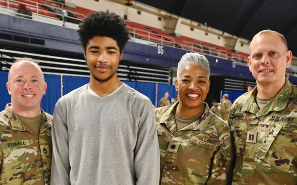 JTF-DC Leaders Serve Thanksgiving Meal to Soldiers and Airmen