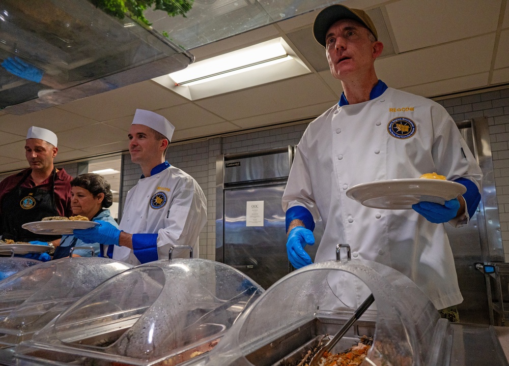 Commander Navy Region Southwest Serves Sailors on Thanksgiving